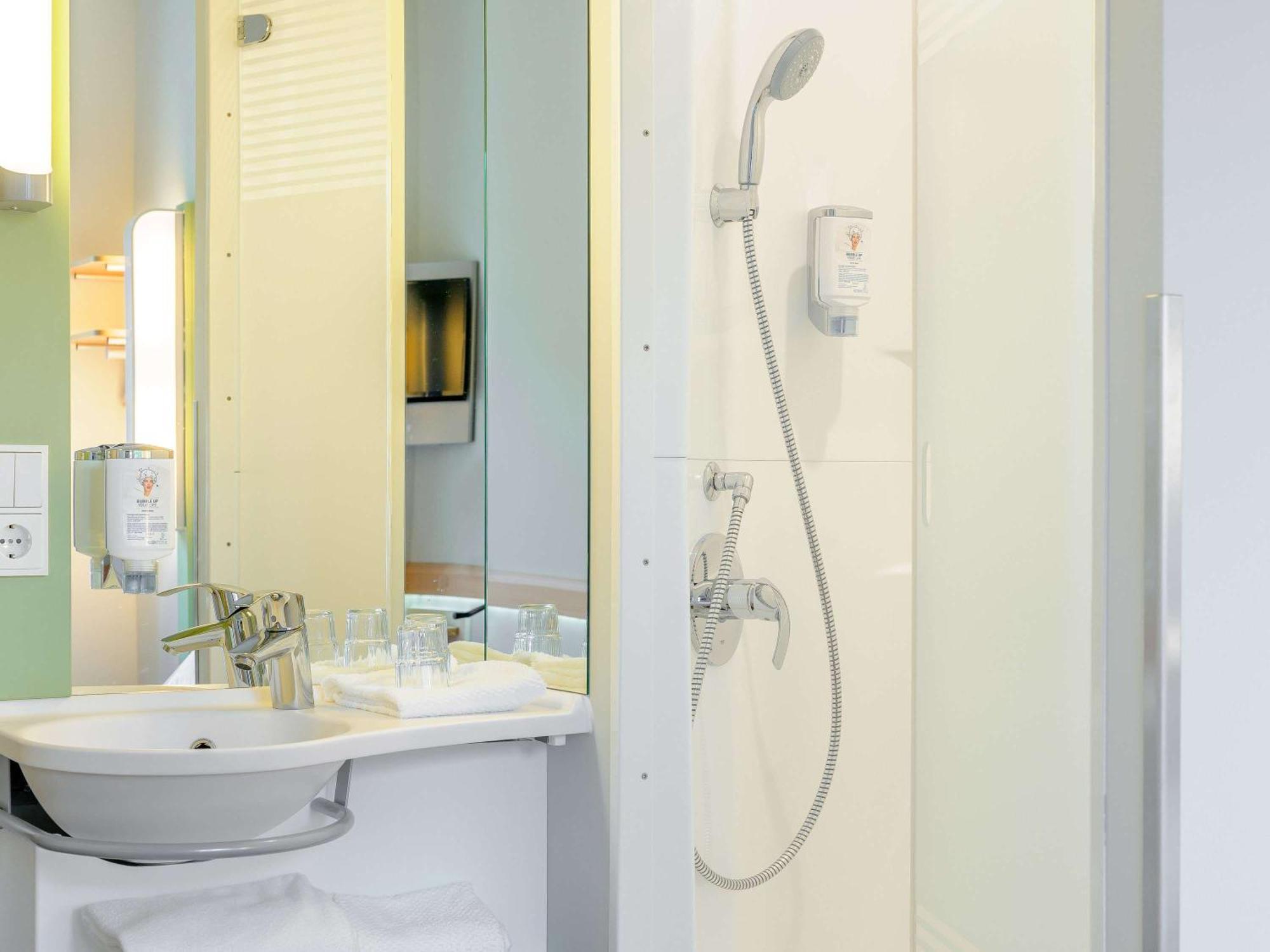 Ibis Budget Frankfurt City Ost Frankfurt am Main Exteriör bild